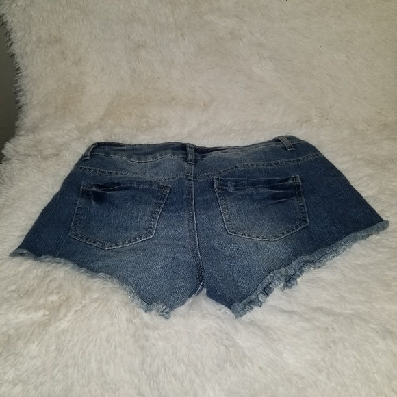 Rewash lace denim cutoffs - Picture 2 of 4